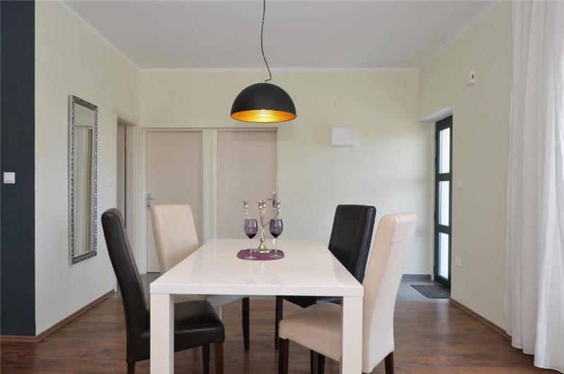 3-Bedroom Villa with Pool, Garden and Sea View near Split City – Sleeps 7