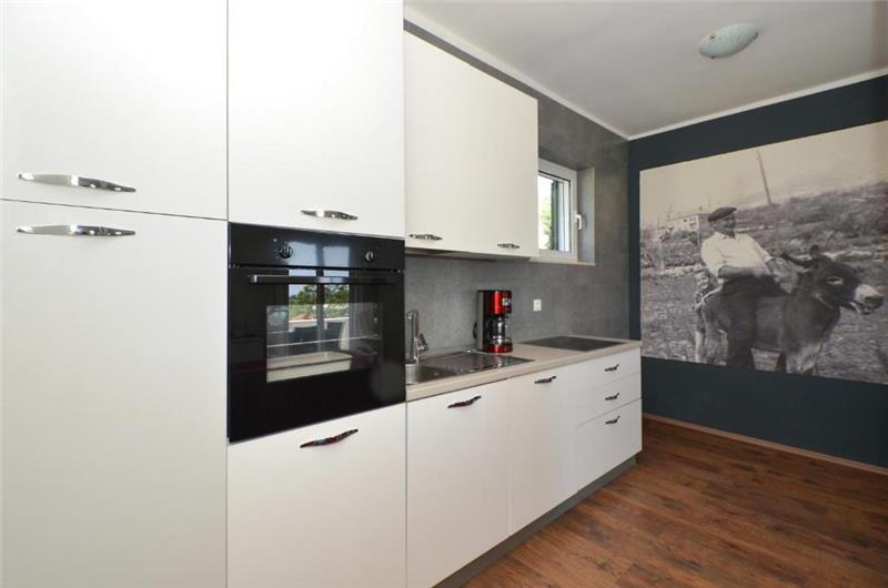 3-Bedroom Villa with Pool, Garden and Sea View near Split City – Sleeps 7