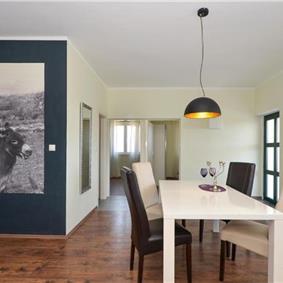 3-Bedroom Villa with Pool, Garden and Sea View near Split City – Sleeps 7