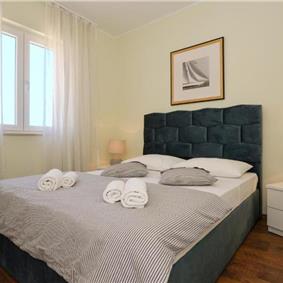 3-Bedroom Villa with Pool, Garden and Sea View near Split City – Sleeps 7