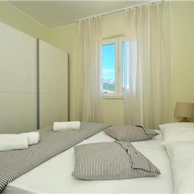 3-Bedroom Villa with Pool, Garden and Sea View near Split City – Sleeps 7