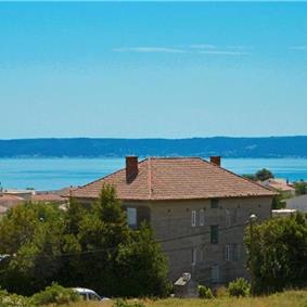 3-Bedroom Villa with Pool, Garden and Sea View near Split City – Sleeps 7
