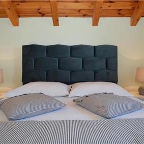 3-Bedroom Villa with Pool, Garden and Sea View near Split City – Sleeps 7