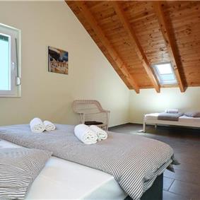 3-Bedroom Villa with Pool, Garden and Sea View near Split City – Sleeps 7