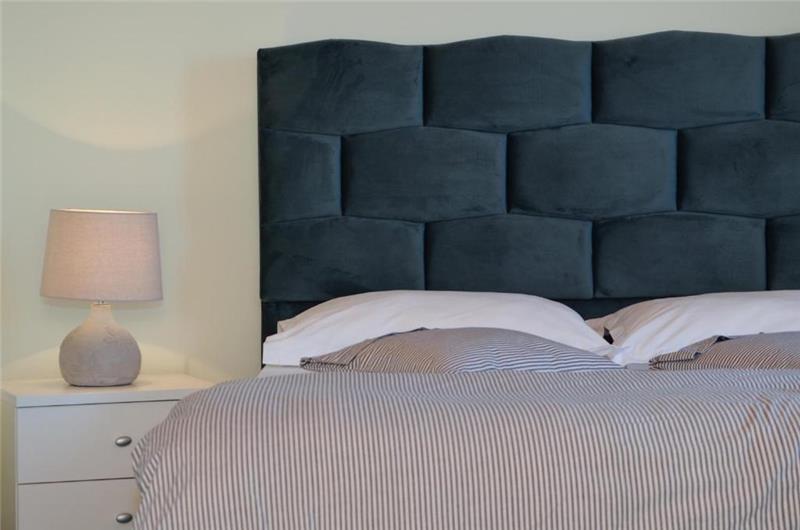 3-Bedroom Villa with Pool, Garden and Sea View near Split City – Sleeps 7