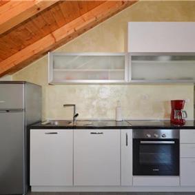 3-Bedroom Villa with Pool, Garden and Sea View near Split City – Sleeps 7