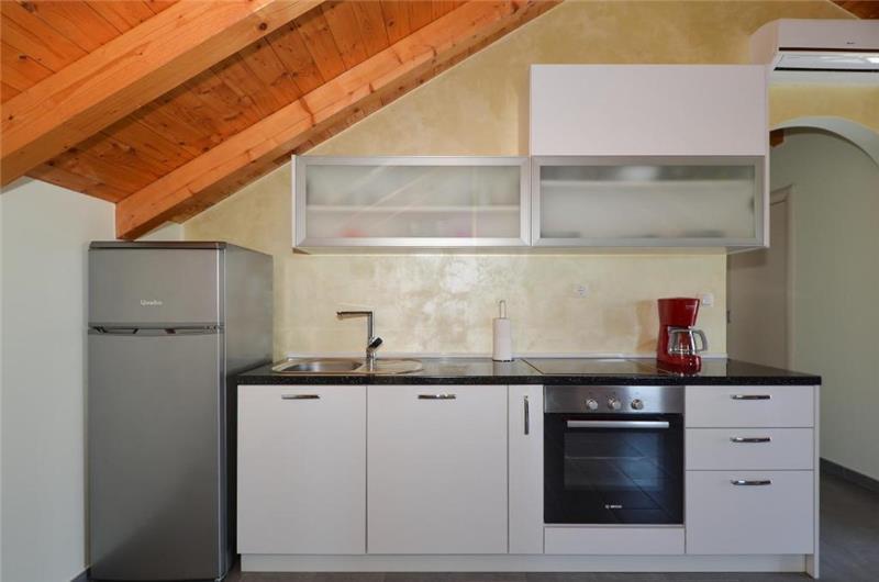 3-Bedroom Villa with Pool, Garden and Sea View near Split City – Sleeps 7