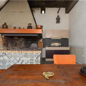 3-Bedroom Villa with Pool, Garden and Sea View near Split City – Sleeps 7