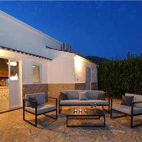 3-Bedroom Villa with Pool, Garden and Sea View near Split City – Sleeps 7