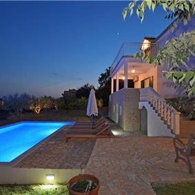 3-Bedroom Villa with Pool, Garden and Sea View near Split City – Sleeps 7