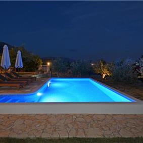 3-Bedroom Villa with Pool, Garden and Sea View near Split City – Sleeps 7