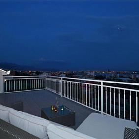 3-Bedroom Villa with Pool, Garden and Sea View near Split City – Sleeps 7