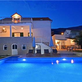 3-Bedroom Villa with Pool, Garden and Sea View near Split City – Sleeps 7
