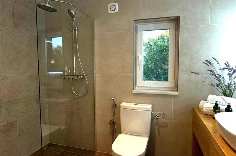 2 bedroom villa with heated pool & tennis court near Zadar, sleeps 4