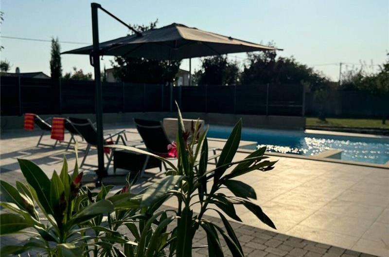 2 bedroom villa with heated pool & tennis court near Zadar, sleeps 4