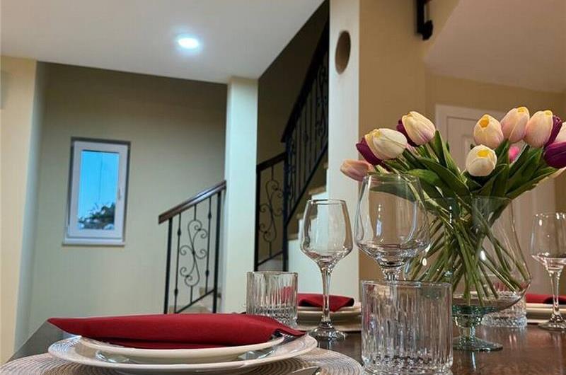 2 bedroom villa with heated pool & tennis court near Zadar, sleeps 4