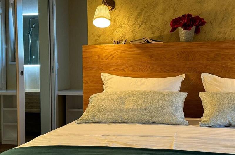 2 bedroom villa with heated pool & tennis court near Zadar, sleeps 4