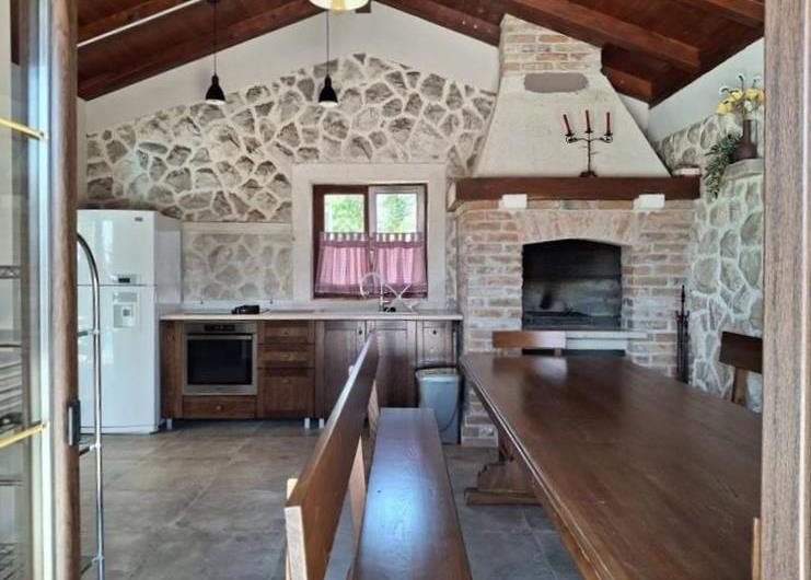 2 bedroom villa with heated pool & tennis court near Zadar, sleeps 4