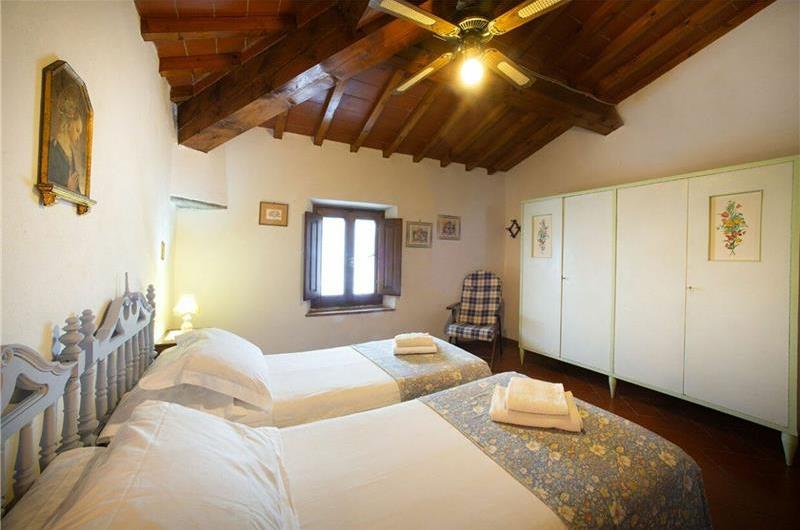 A selection of 2-3 bedroom apartments with shared pool near Florence, Sleeps 4-6