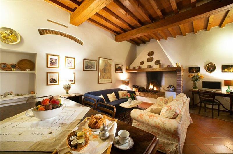 A selection of 2-3 bedroom apartments with shared pool near Florence, Sleeps 4-6