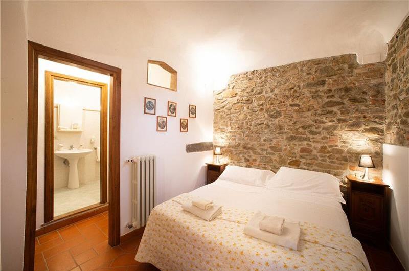 A selection of 2-3 bedroom apartments with shared pool near Florence, Sleeps 4-6
