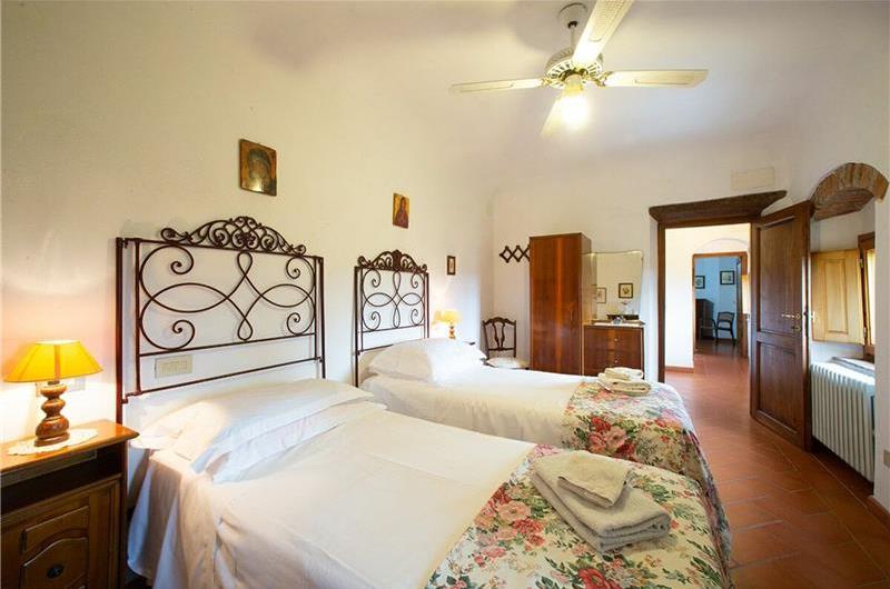 A selection of 2-3 bedroom apartments with shared pool near Florence, Sleeps 4-6