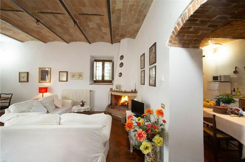 A selection of 2-3 bedroom apartments with shared pool near Florence, Sleeps 4-6