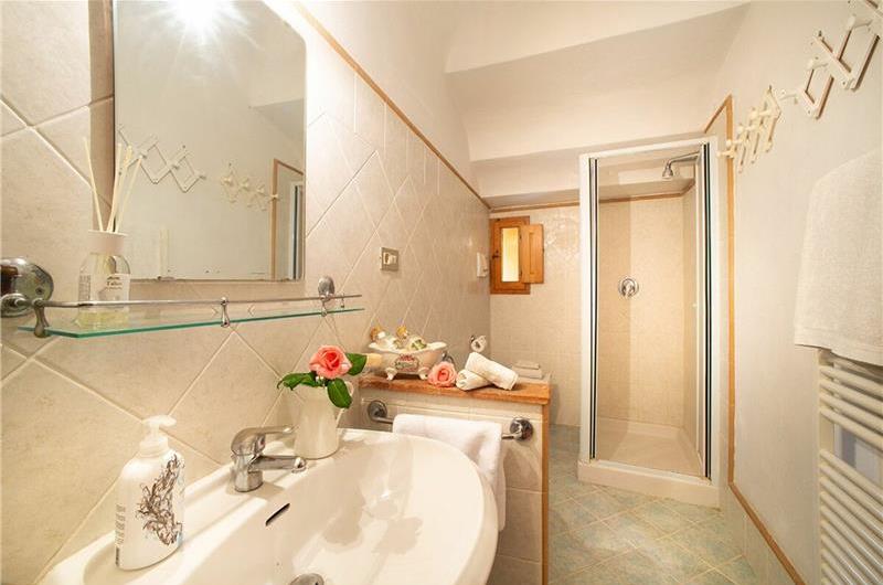 A selection of 2-3 bedroom apartments with shared pool near Florence, Sleeps 4-6