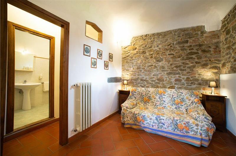 A selection of 2-3 bedroom apartments with shared pool near Florence, Sleeps 4-6