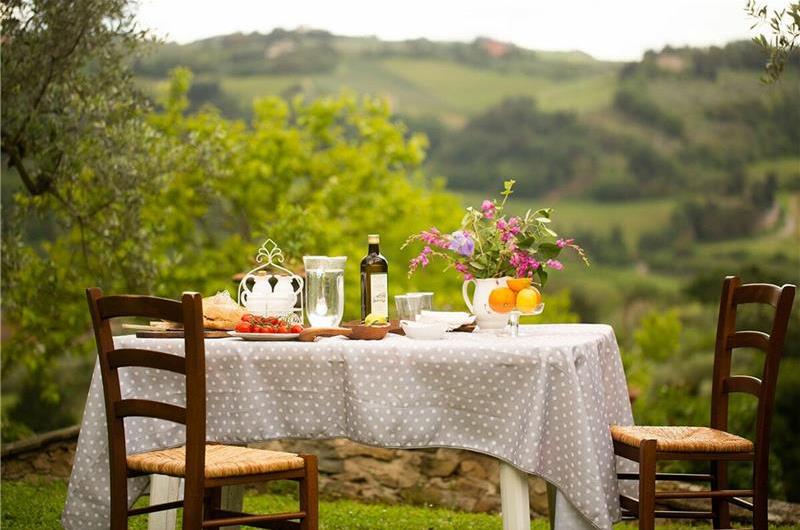 A selection of 2-3 bedroom apartments with shared pool near Florence, Sleeps 4-6