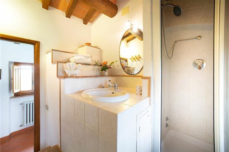 A selection of 2-3 bedroom apartments with shared pool near Florence, Sleeps 4-6