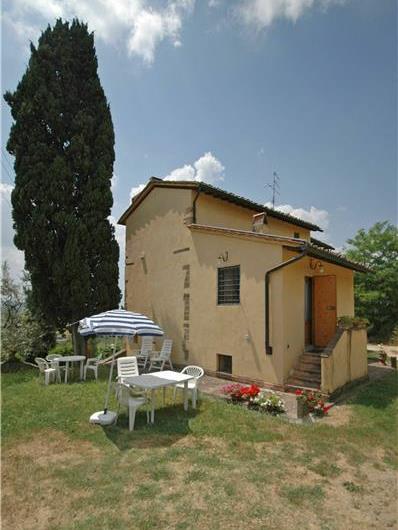A selection of 2-3 bedroom apartments with shared pool near Florence, Sleeps 4-6