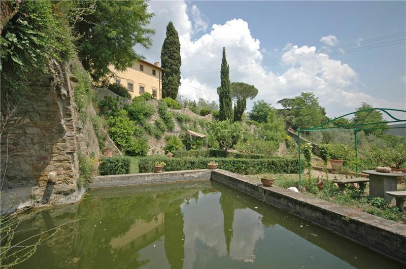A selection of 2-3 bedroom apartments with shared pool near Florence, Sleeps 4-6