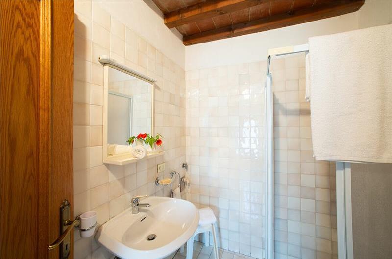 A selection of 2-3 bedroom apartments with shared pool near Florence, Sleeps 4-6