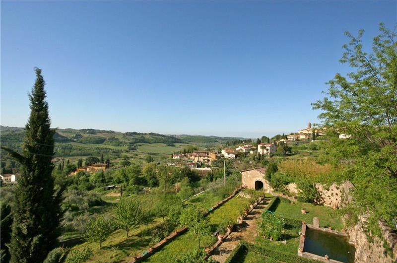 A selection of 2-3 bedroom apartments with shared pool near Florence, Sleeps 4-6