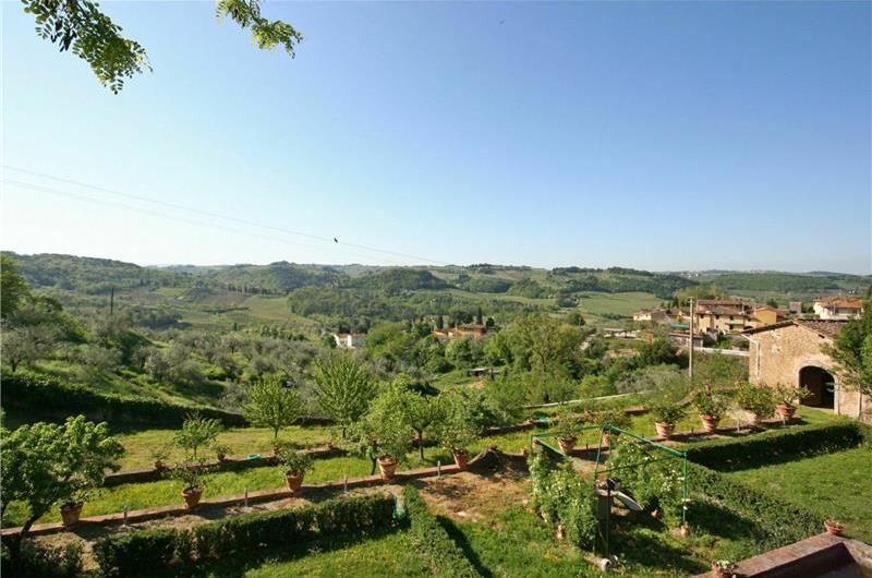 A selection of 2-3 bedroom apartments with shared pool near Florence, Sleeps 4-6