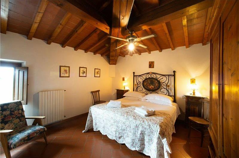 A selection of 2-3 bedroom apartments with shared pool near Florence, Sleeps 4-6