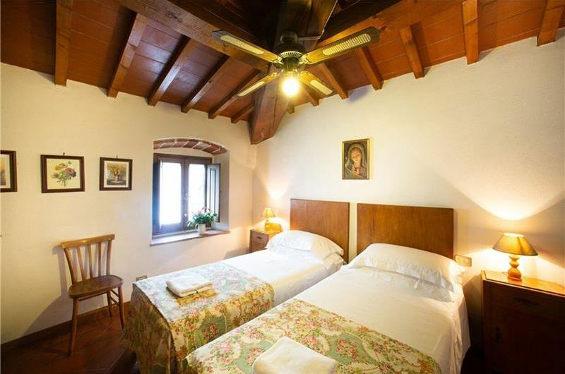 A selection of 2-3 bedroom apartments with shared pool near Florence, Sleeps 4-6