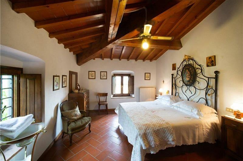 A selection of 2-3 bedroom apartments with shared pool near Florence, Sleeps 4-6