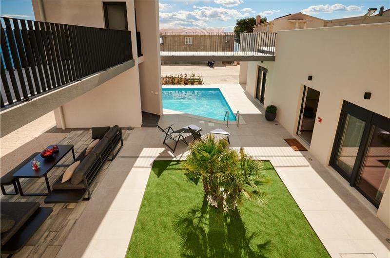 6 bedroom villa with heated pool near Omis, sleeps 12