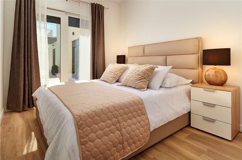 6 bedroom villa with heated pool near Omis, sleeps 12