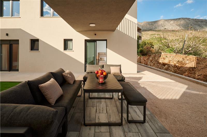 6 bedroom villa with heated pool near Omis, sleeps 12