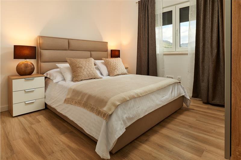 6 bedroom villa with heated pool near Omis, sleeps 12