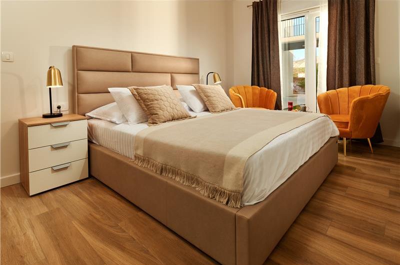 6 bedroom villa with heated pool near Omis, sleeps 12