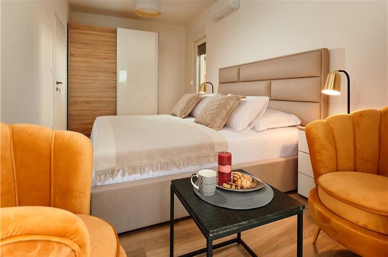 6 bedroom villa with heated pool near Omis, sleeps 12