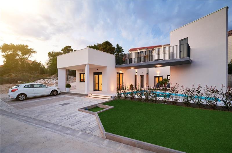 6 bedroom villa with heated pool near Omis, sleeps 12