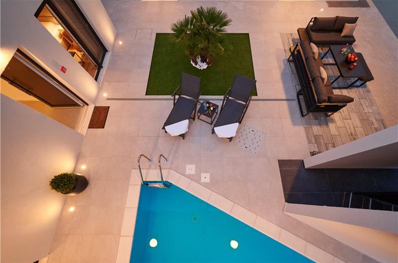 6 bedroom villa with heated pool near Omis, sleeps 12