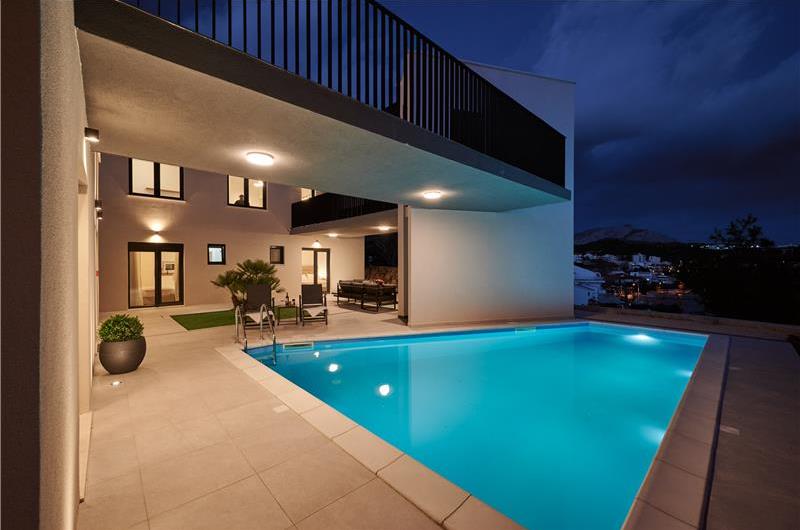 6 bedroom villa with heated pool near Omis, sleeps 12