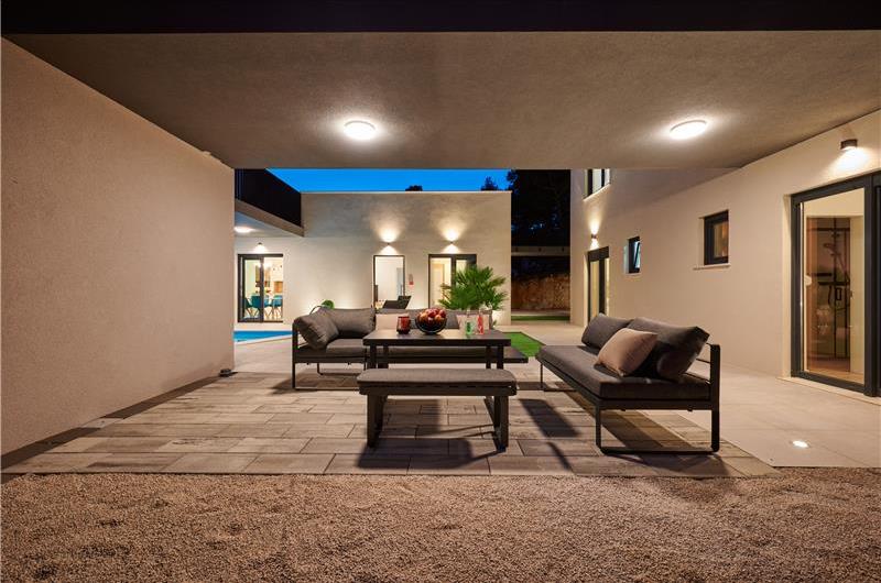 6 bedroom villa with heated pool near Omis, sleeps 12