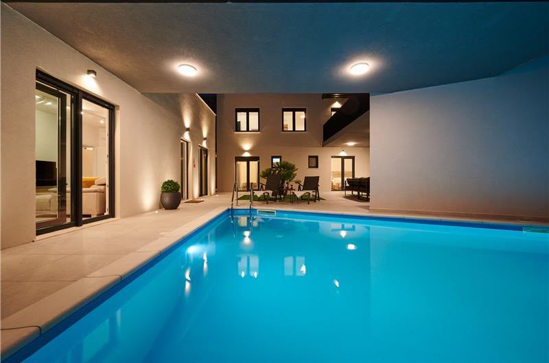 6 bedroom villa with heated pool near Omis, sleeps 12